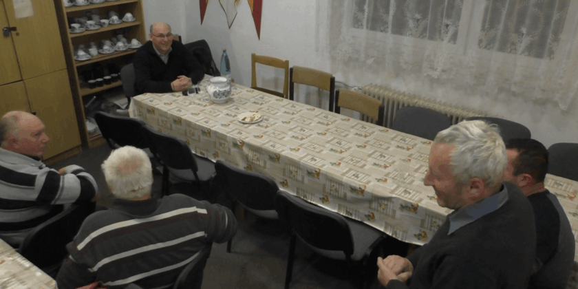 O vínach Komjatice
